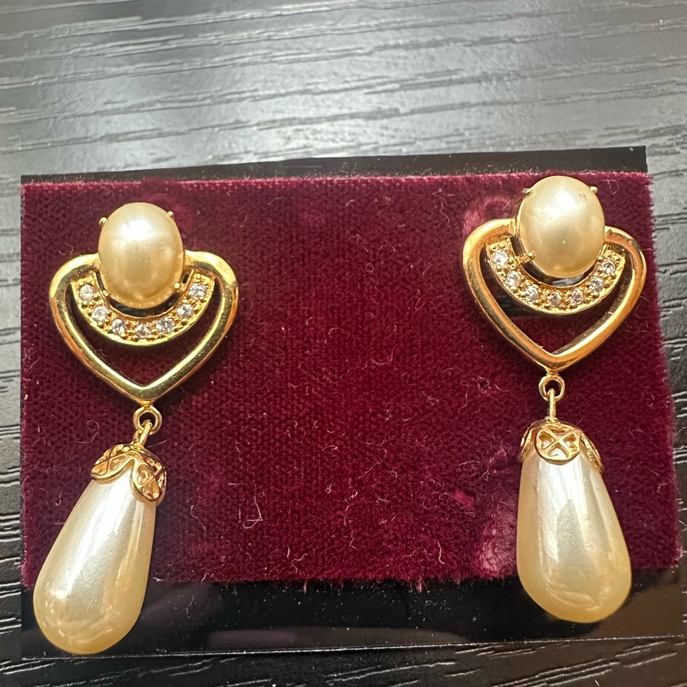 Elegant Pearl Drop Clip-On Earrings with Gold and Crystal Accents